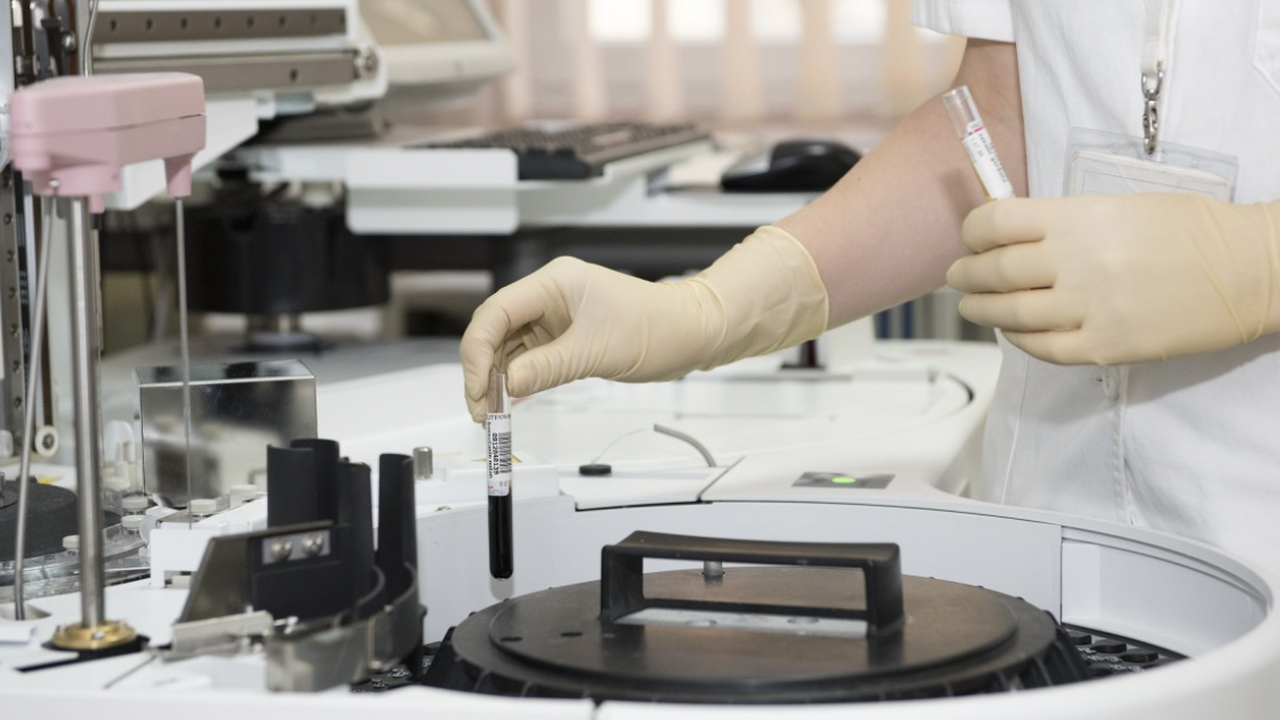 Naked Science: в России проверили новый фотохимический препарат от рака Исследователи из РТУ МИРЭА сообщили о разработк...
