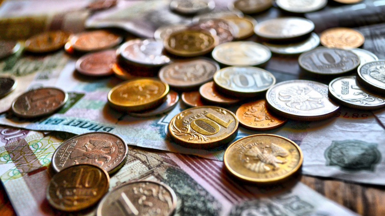 С 1 января в России увеличат пенсии: кому и на сколько — данные Соцфонда С 1 января 2026 года в России страховые пенсии ...