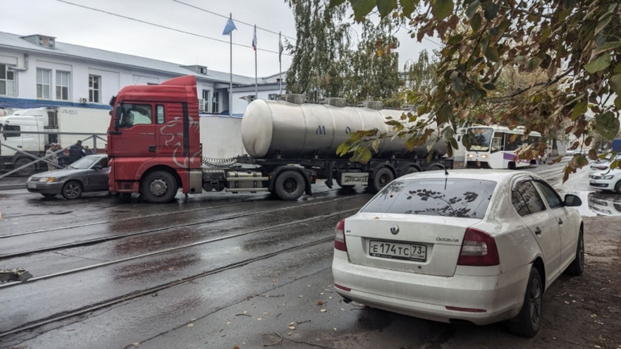 В Ульяновске молоковоз столкнулся с легковушкой