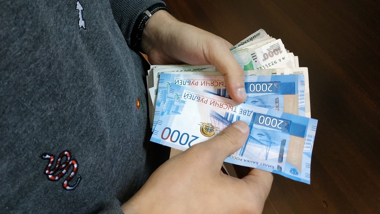 Разница в заработках между наиболее обеспеченны...