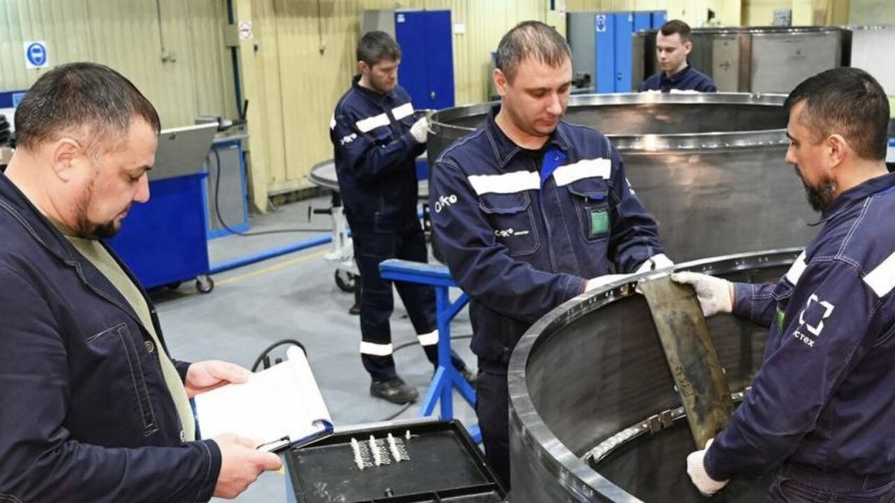Ульяновский завод «Авиастар» модернизируется и внедряет роботов Ульяновский авиационный завод "Авиастар" готови...