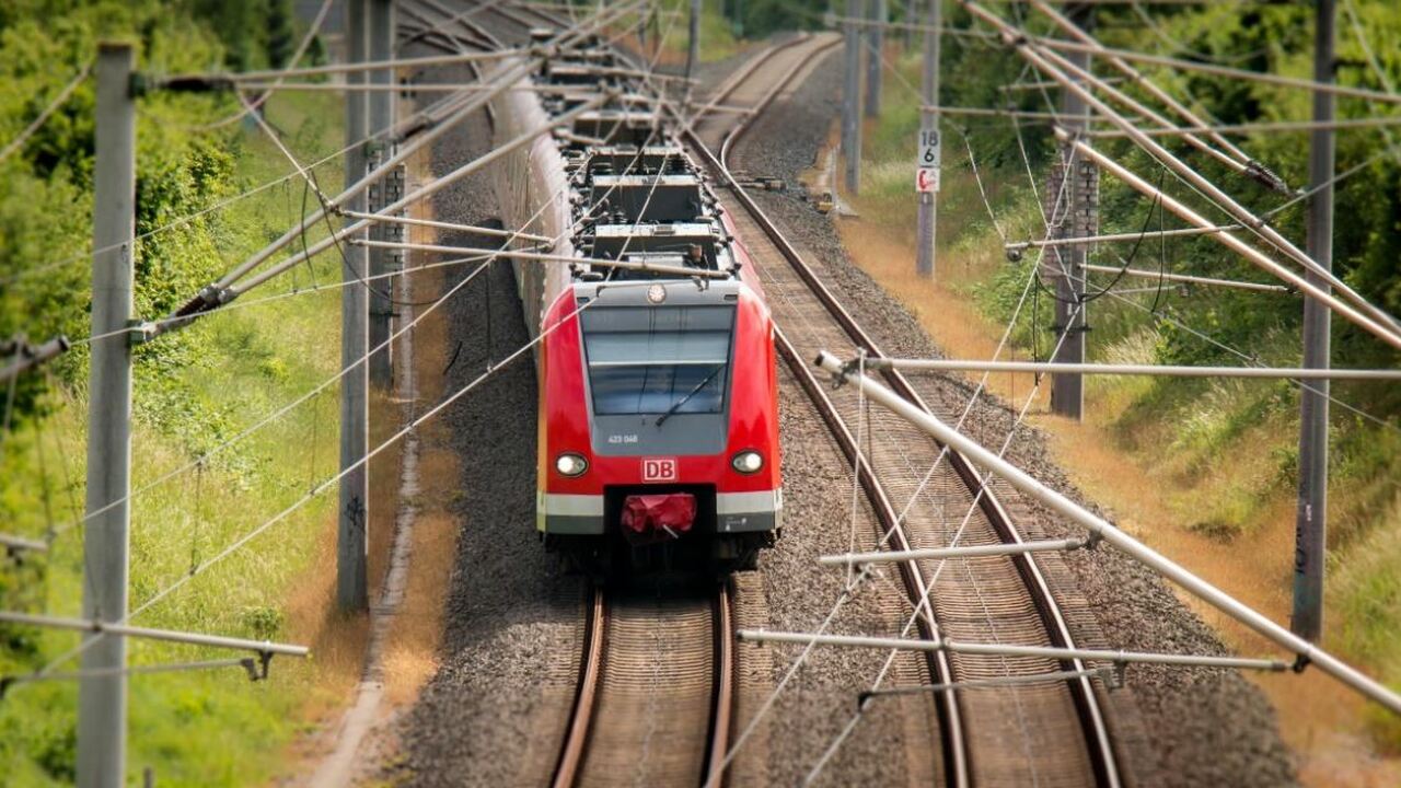 Посадка по лицу: РЖД внедряет биометрию в поездах с 2025 года В 2025 году РЖД начнёт использовать биометричес...