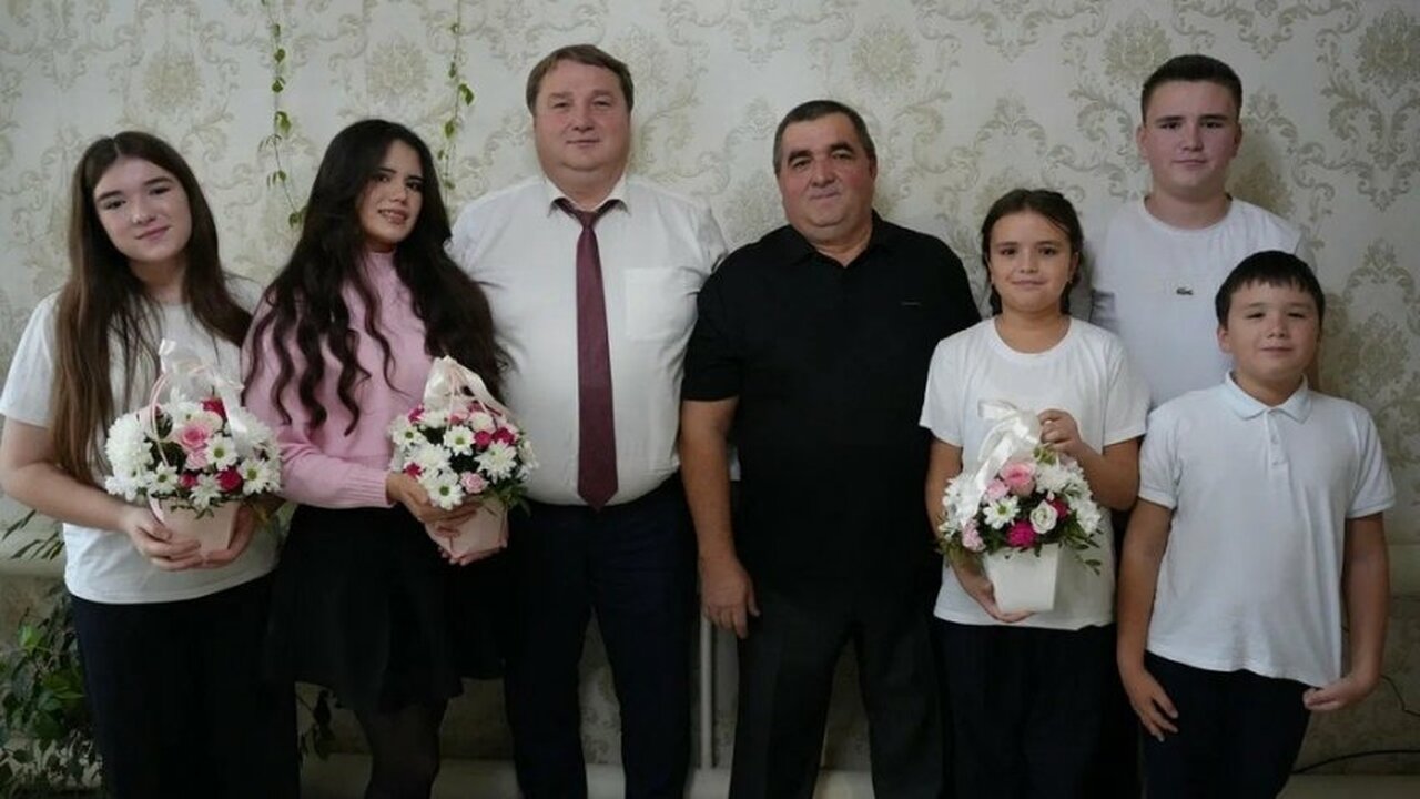 Отец десятерых детей удостоен высокой награды в Ульяновске В Ульяновске состоялось торжественное вручение ...