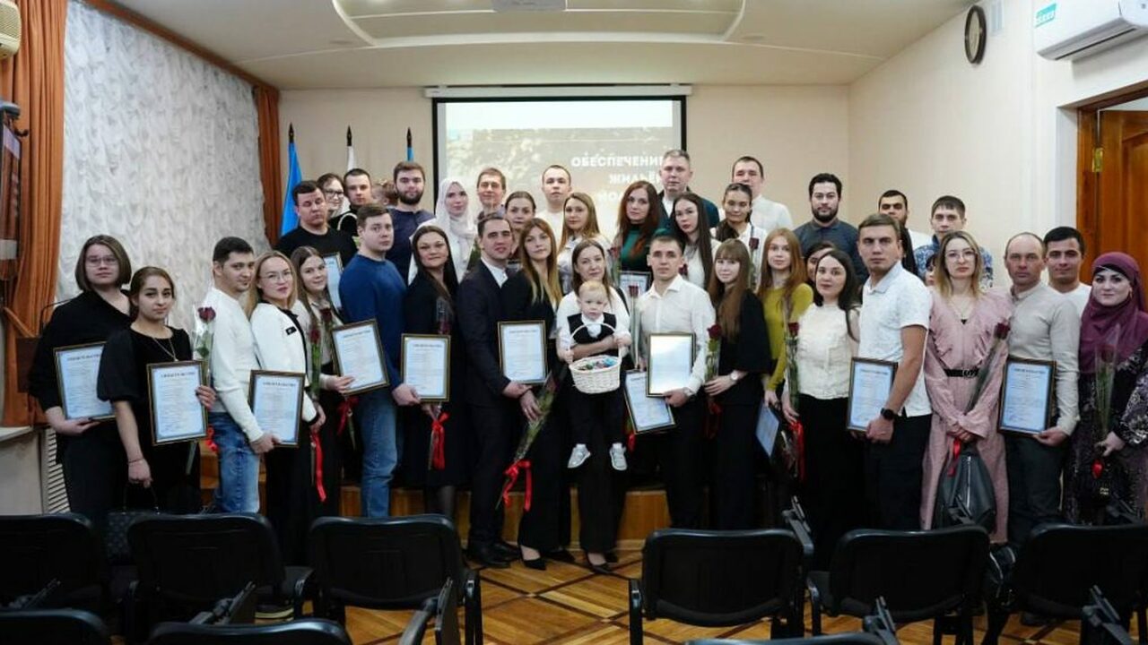 В Ульяновске 26 семей получили жилищные сертификаты В Ульяновске состоялась церемония вручения жили...