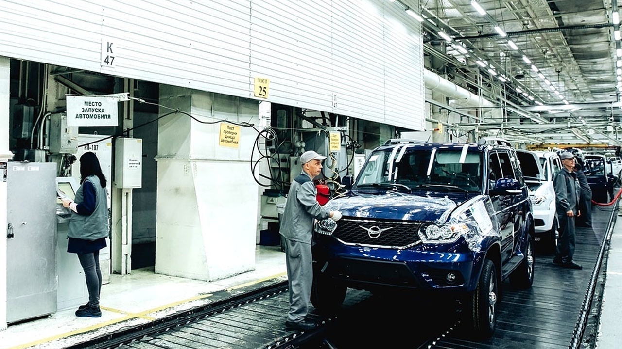 К концу лета дилеры УАЗ планируют начать продаж...