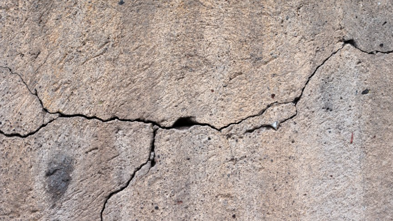 Добавьте это в цемент и на вашей отмостке не будет трещин даже через 20 лет: советский метод прочности Бетонные конструкции со временем неизбежно стал...