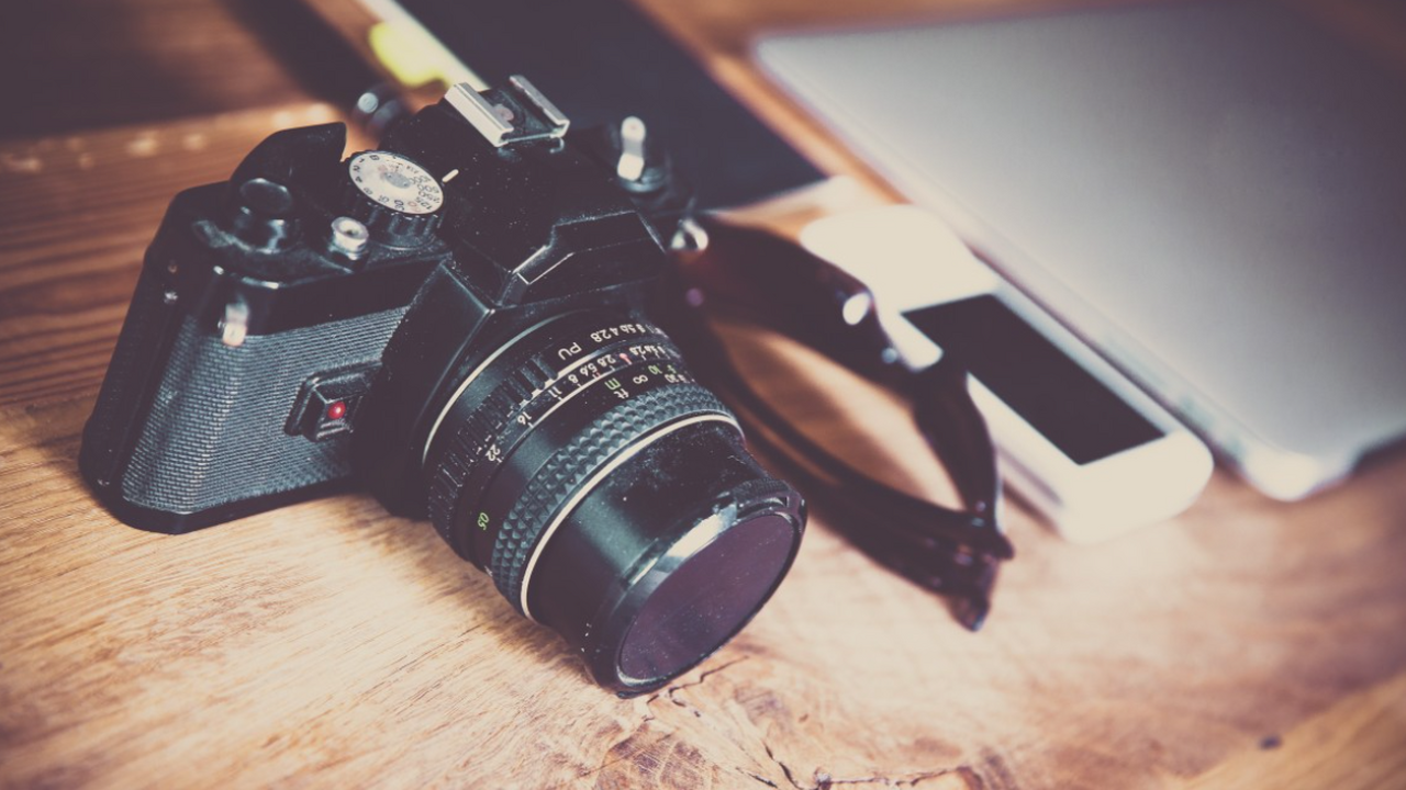 После снятия с производства Leica S3 компания р...