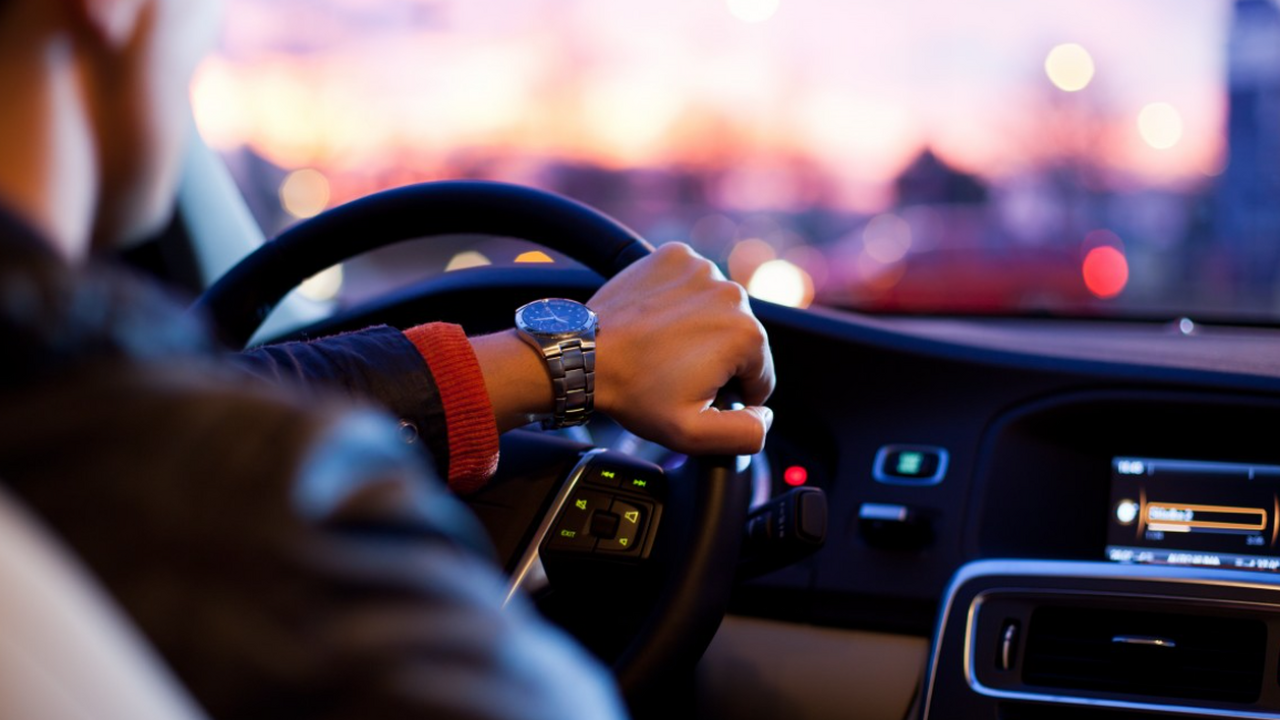 Названы 4 документа, которые не надо показывать инспектору ГИБДД, хотя их просят документ и предъявлять по требованию инспектора...