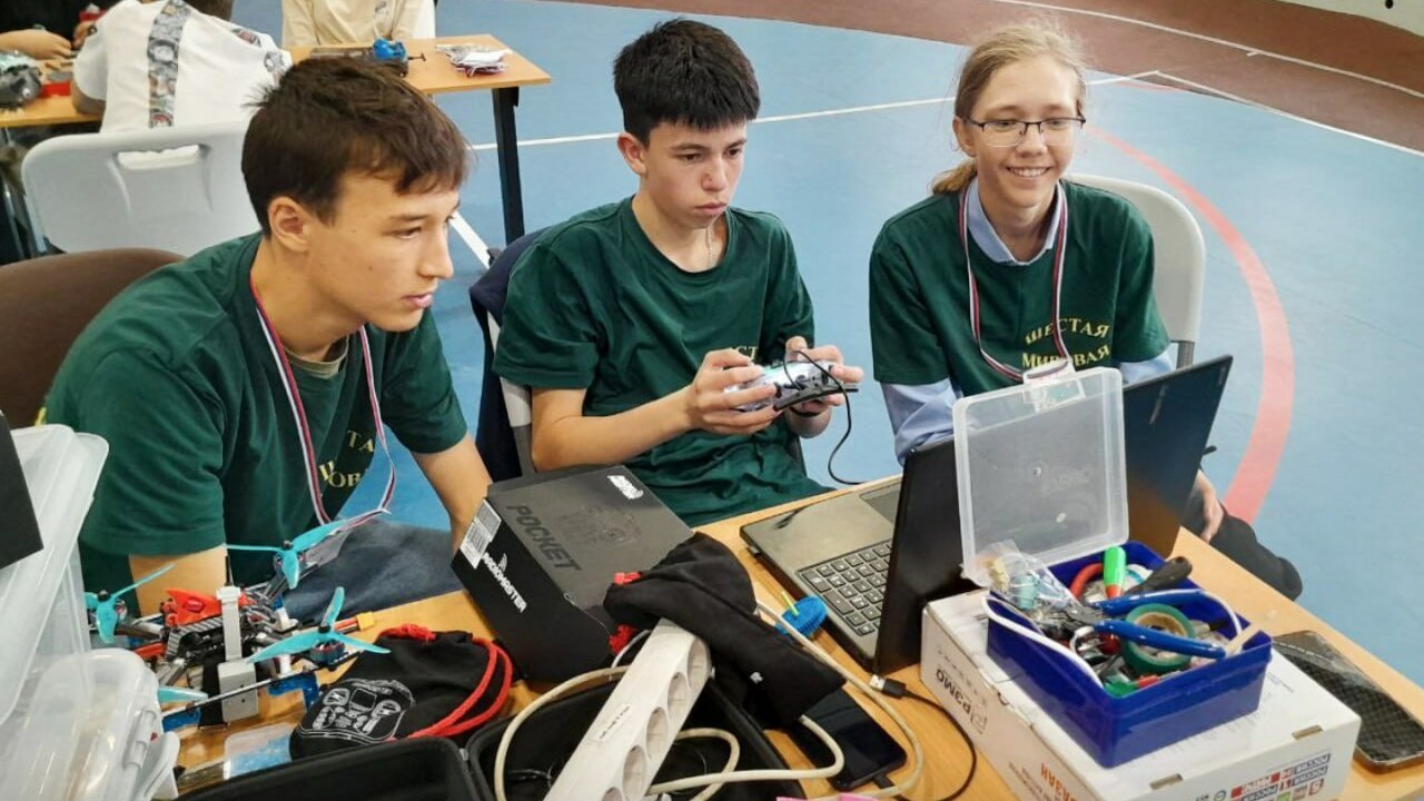 Ульяновские школьники покорили всероссийский чемпионат по дронам Триумфальное выступление команд из Ульяновской ...