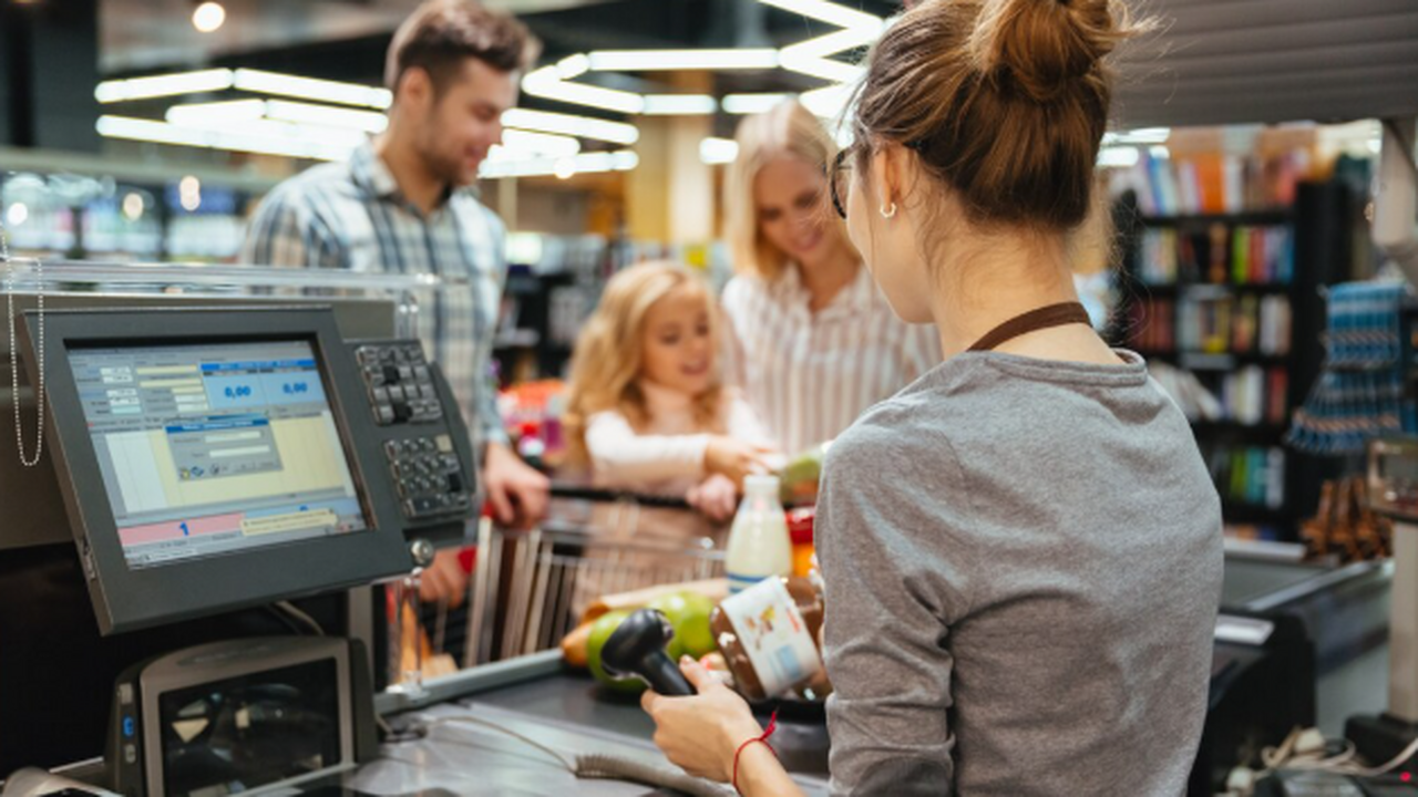 Подруга-продавец из "Пятерочки" научила обходить 4 ловушки для покупателей Невидимые нити супермаркета: как нас заставляют...