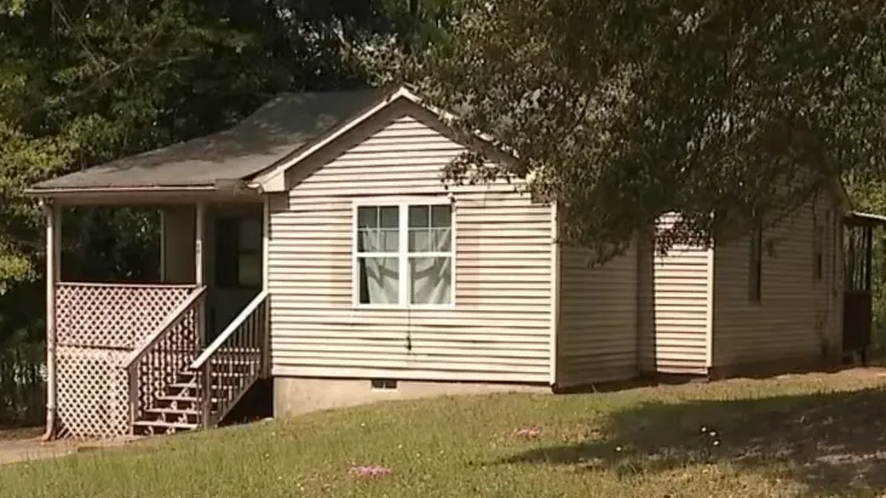 Годовалый ребенок умер, съев тараканов и муравьев после 12 часов одиночества В США произошёл трагический случай, вызвавший ш...