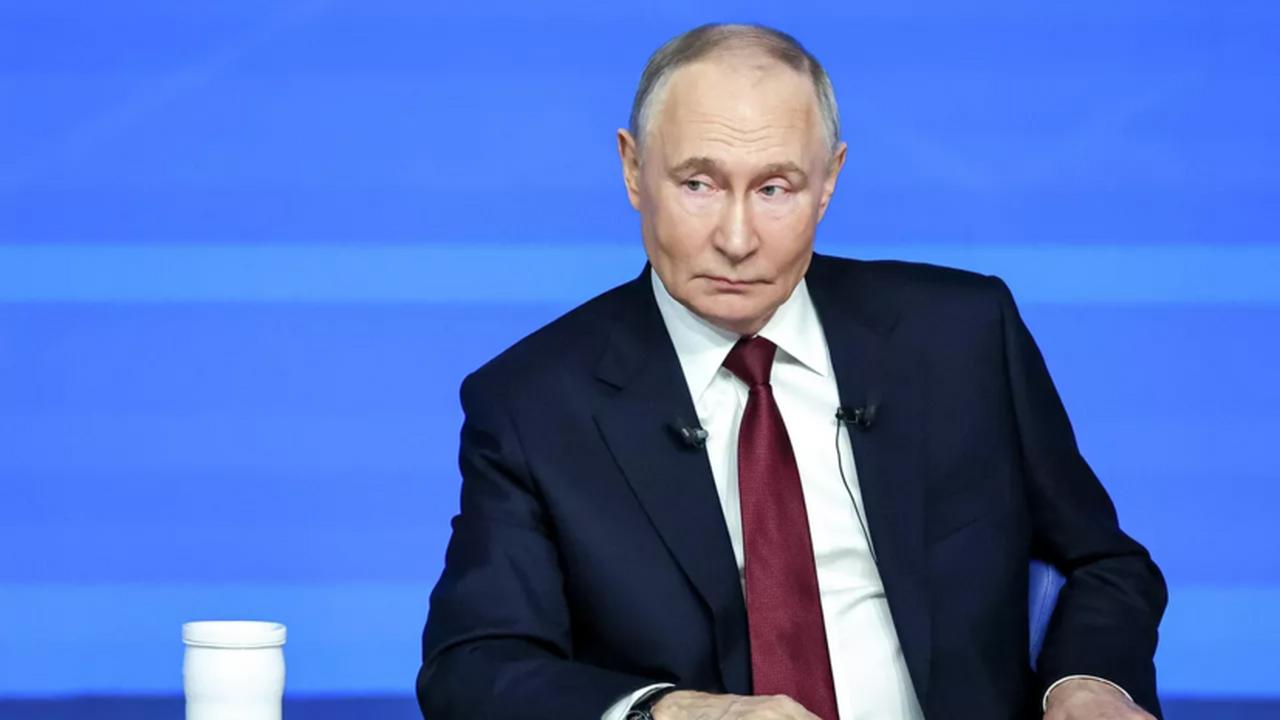 В ходе прямой линии с президентом России Владим...