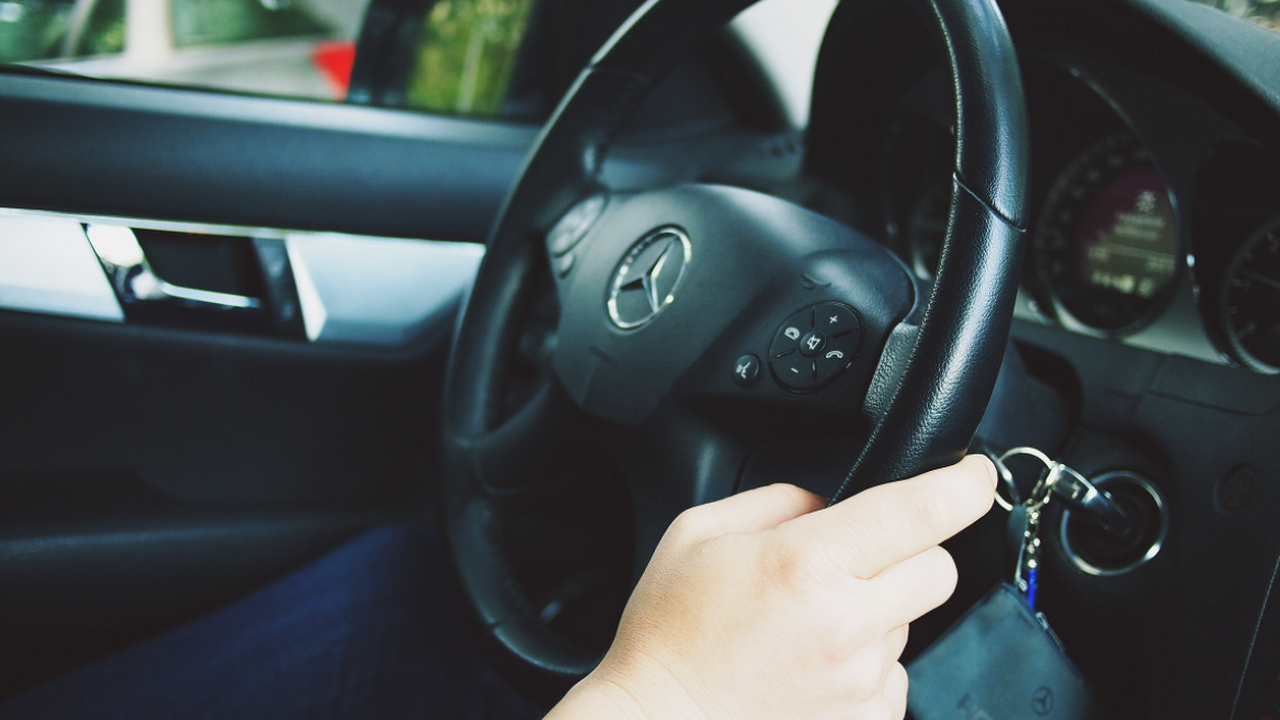 Есть ли возрастные ограничения для водителей и кого теперь проверяют строже Слухи о запретах на вождение для пожилых автомо...