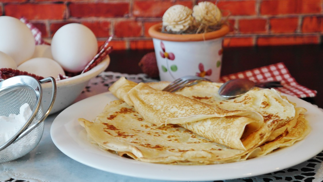 Что будет, если добавить в тесто для блинов щепотку соли больше нормы: результат порадует всех Кулинарные эксперты утверждают: иногда самые ма...