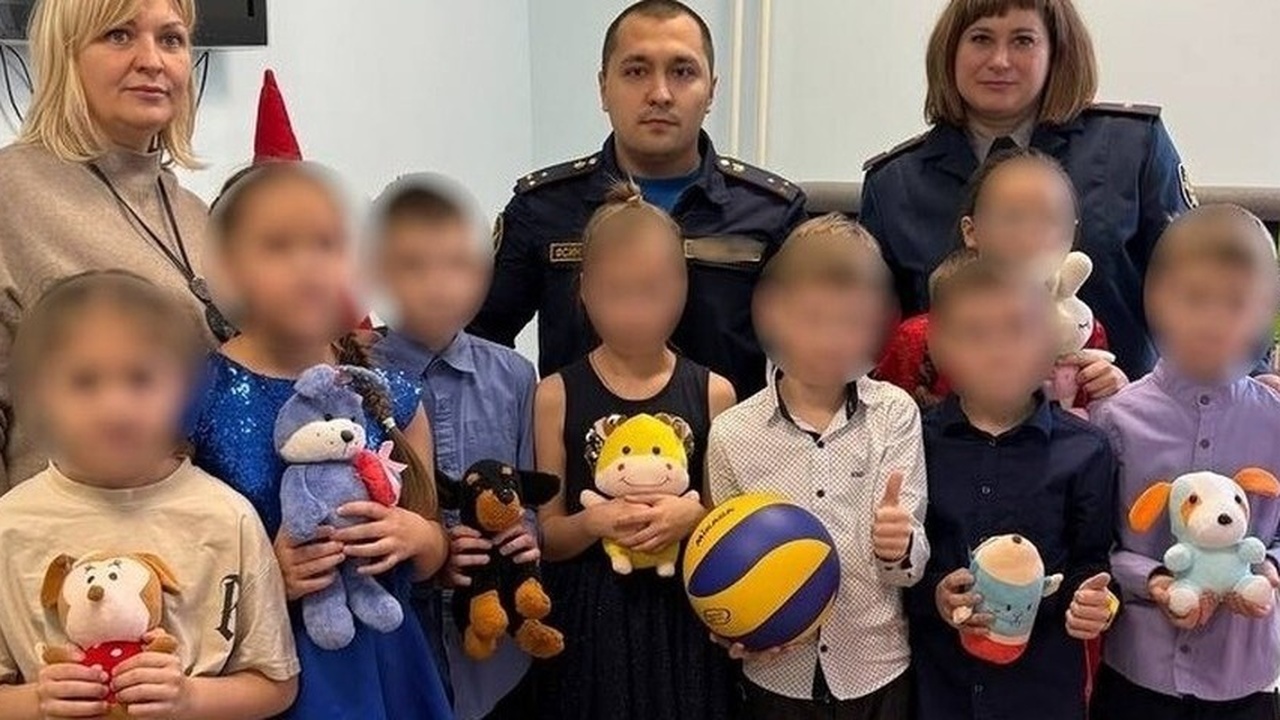 Димитровградские заключенные подарили детям подарки своими руками В Ульяновской области необычная акция добра охв...