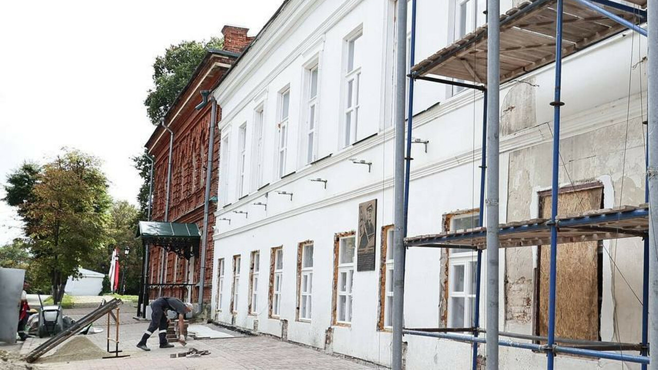 В преддверии нового учебного года губернатор Ул...