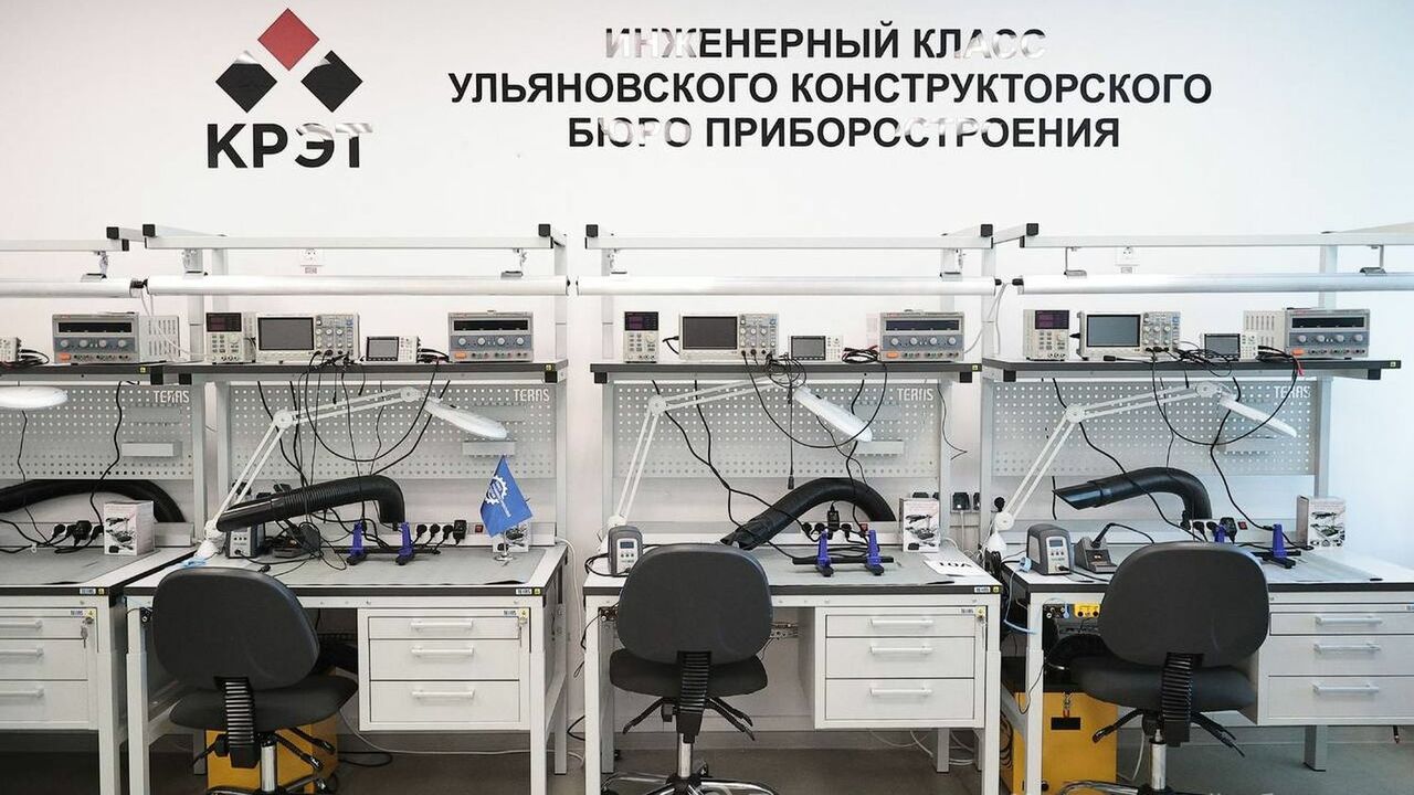 В Ульяновске открыли современный инженерный класс для подготовки будущих специалистов 1 сентября губернатор Алексей Русских посетил л...