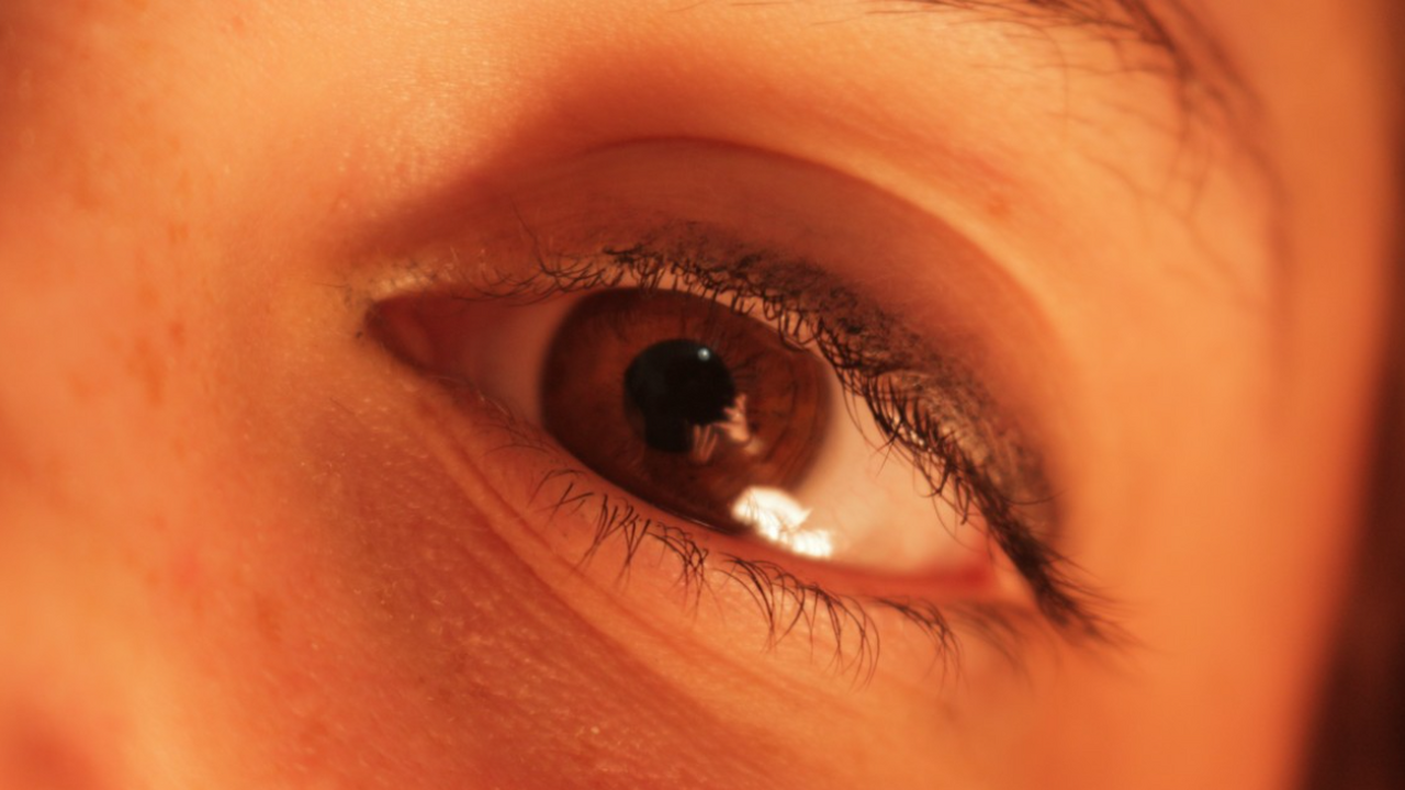 Жительница Великобритании временно ослепла на о...