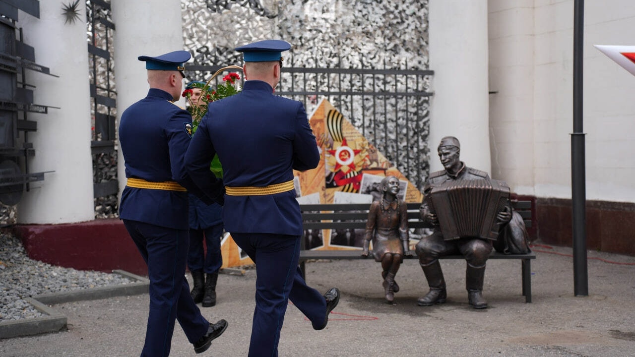 В Ульяновске открыли новый памятник героям войны у Старого вокзала В преддверии 80-летия Великой Победы в Ульяновс...