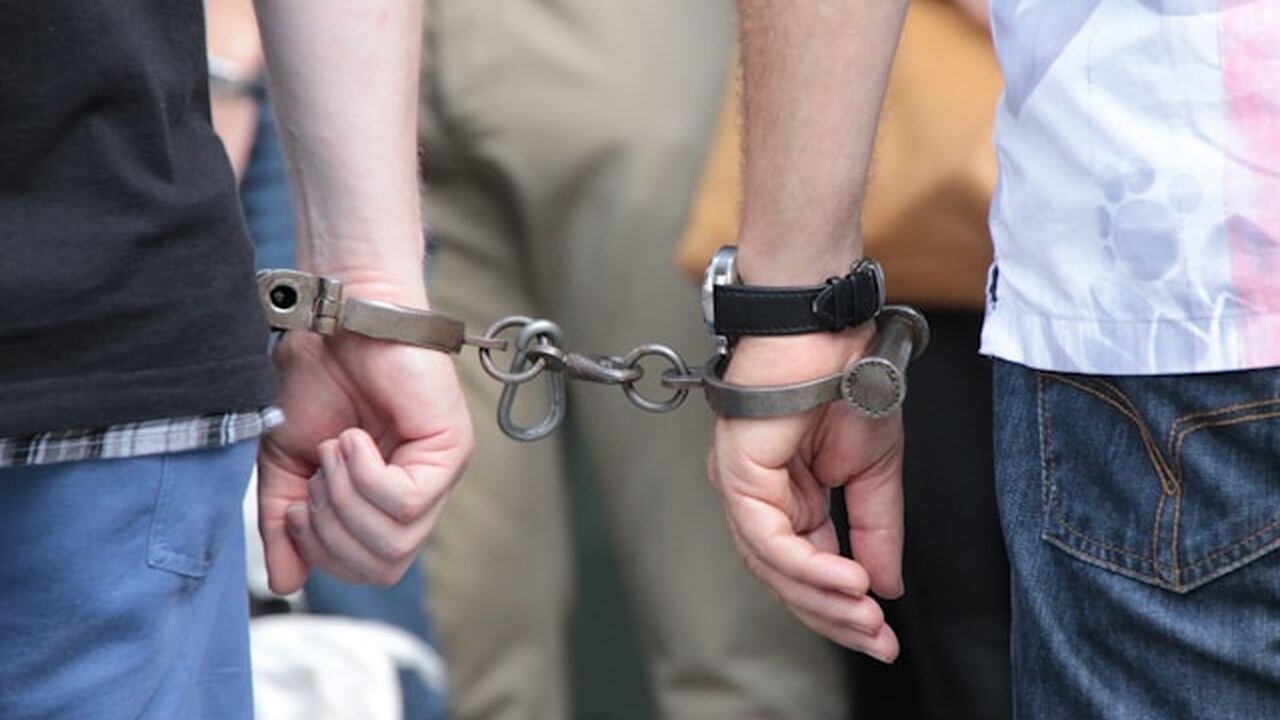 В Ульяновске задержан киллер, расправившийся с директором рынка в 2000 году В Ульяновске сотрудники Росгвардии задержали му...