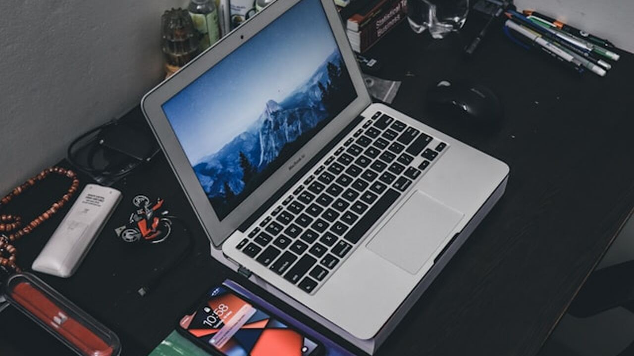 Ошибки ИИ вызывают больше беспокойства, чем угроза увольнения Новое исследование показывает, что пользователи...