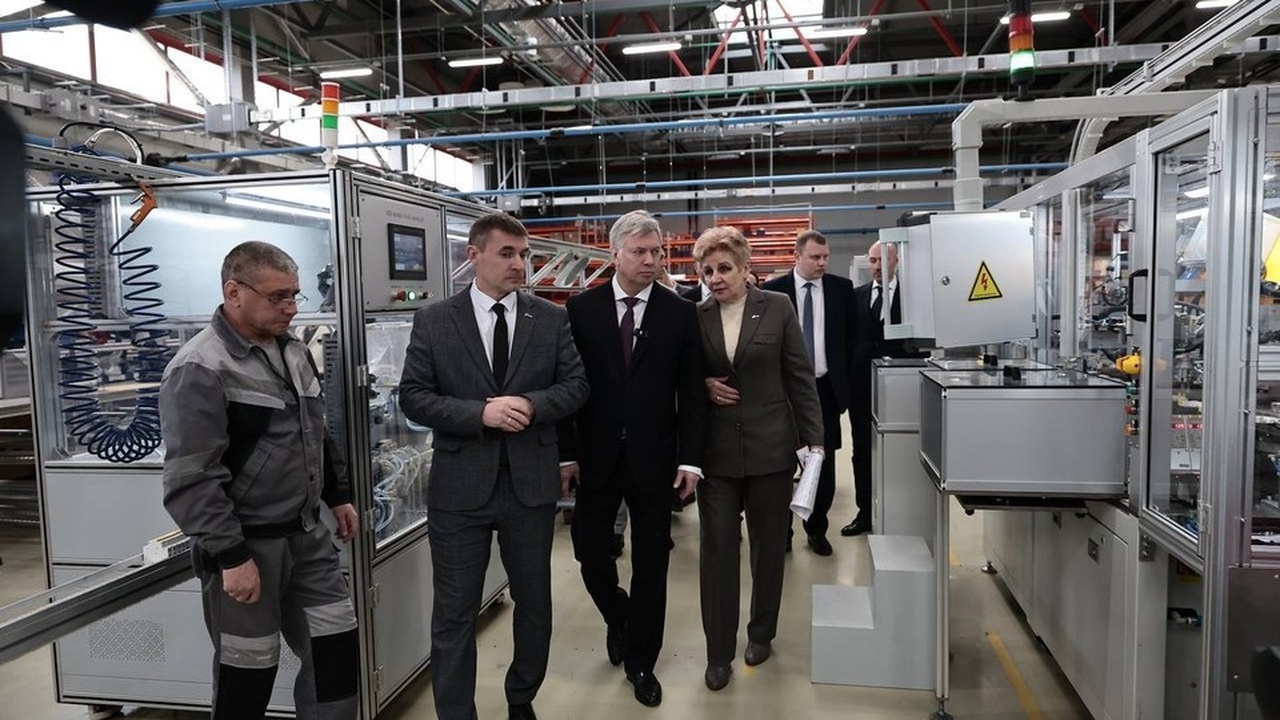 «Контактор» на пути модернизации: губернатор оценил развитие завода Глава Ульяновской области Алексей Русских прове...