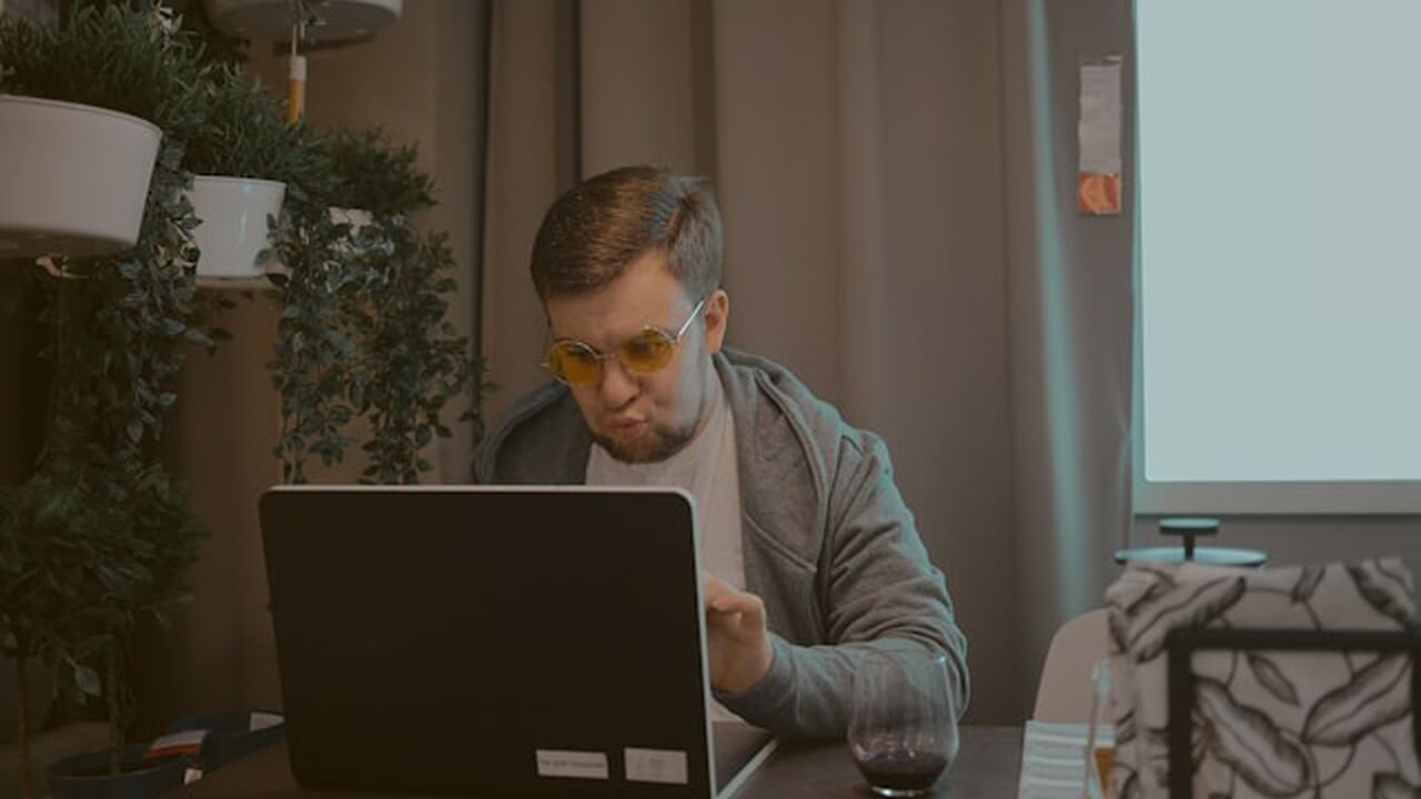 Молодые работники нередко проявляют более низки...