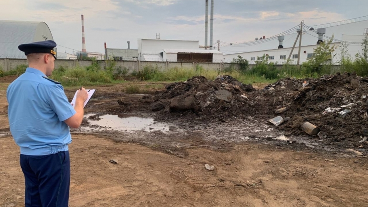 Прокуратура и экологи проводят проверку пожара на промзоне в Заволжье В Ульяновске 22 июля произошел пожар на 30-м пр...