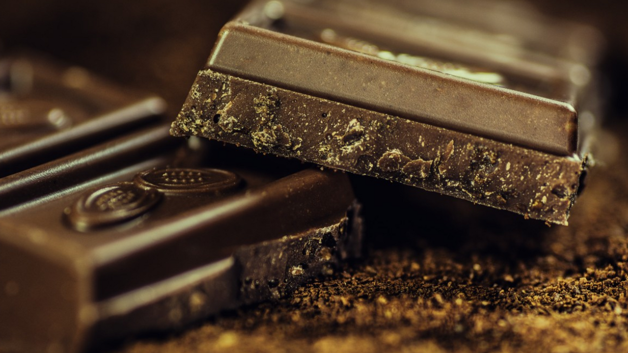 Ученые связали вещество из темного шоколада с замедлением старения Учёные из Королевского колледжа Лондона выявили...