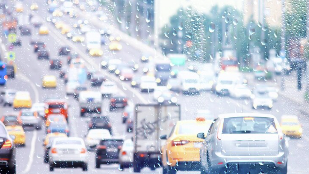 На трассе М-5 «Урал» в направлении Тольятти образовался многокилометровый затор Данное событие обусловлено неблагоприятными мет...