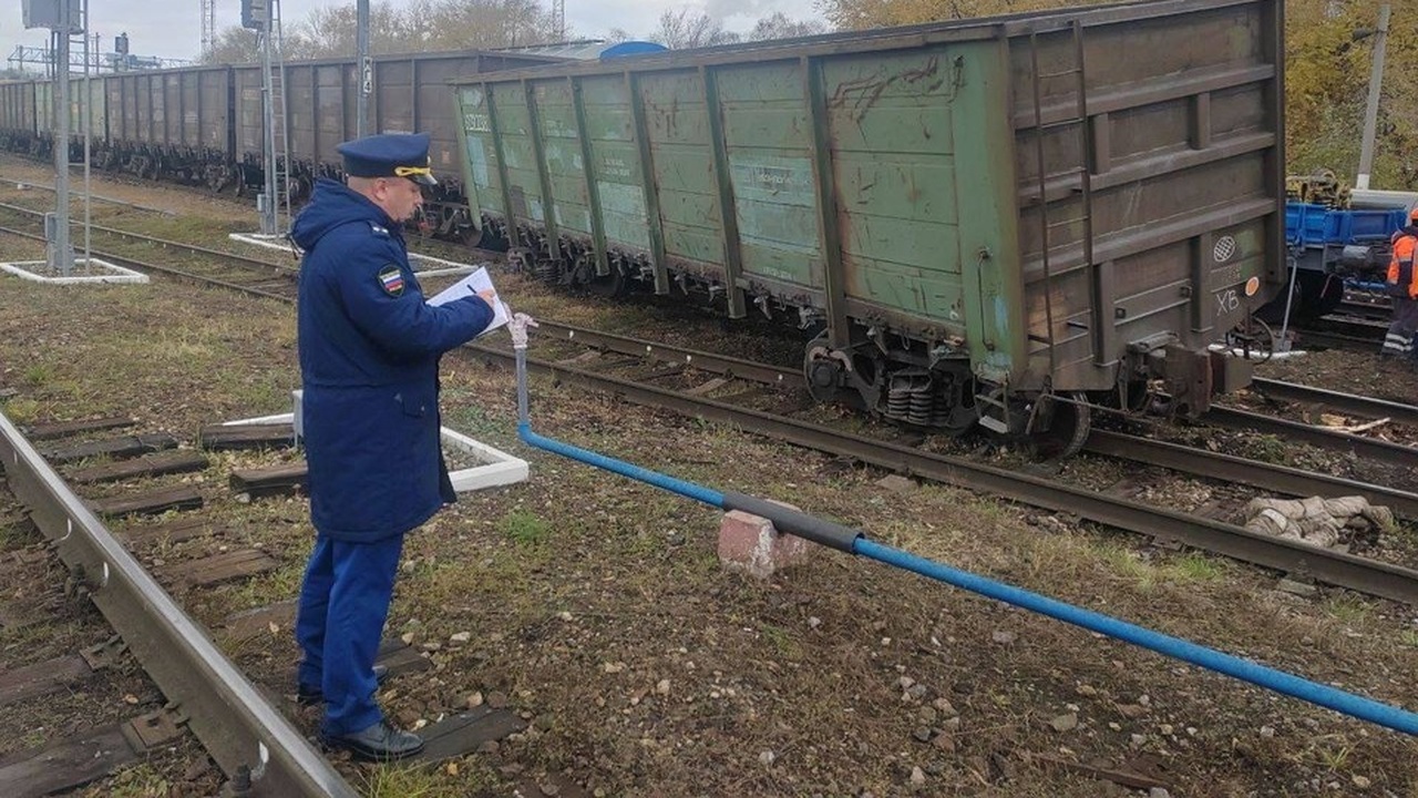 В Ульяновске грузовой вагон с щебнем сошел с рельсов: движение поездов не нарушено Сегодня днем в Засвияжском районе Ульяновска пр...