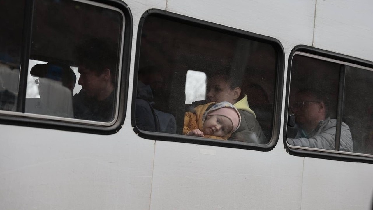 Пассажиры поезда №302, следовавшего по маршруту...