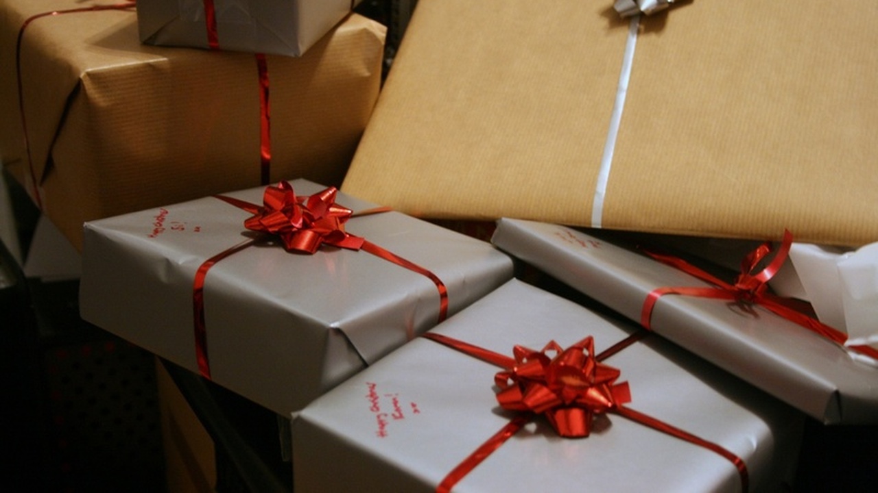 Подарки, которые не стоит дарить в год Красной Огненной Лошади Приближение 2026 года, года Красной Огненной Ло...