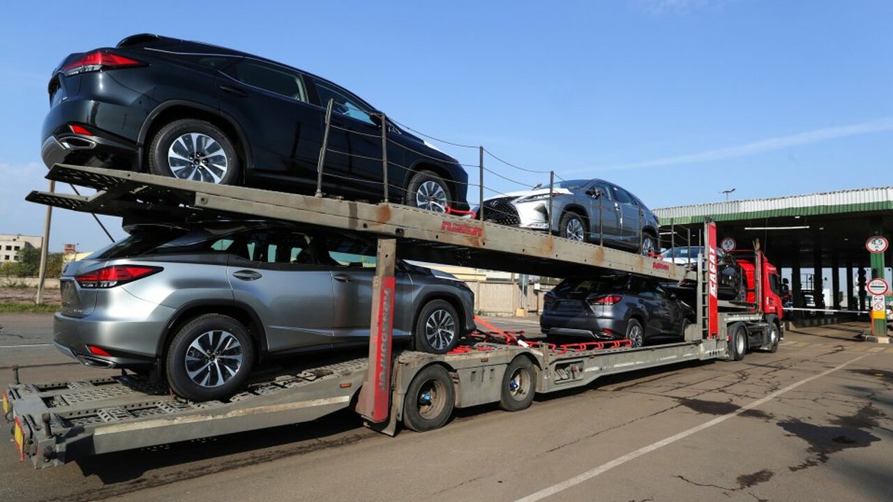 В феврале экспорт легковых автомобилей из Япони...