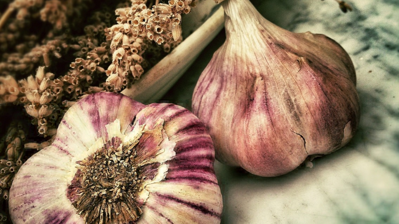 Ученые назвали неожиданный эффект чеснока на мужскую привлекательность Исследование учёных из Карлова (Прага) и Стерли...