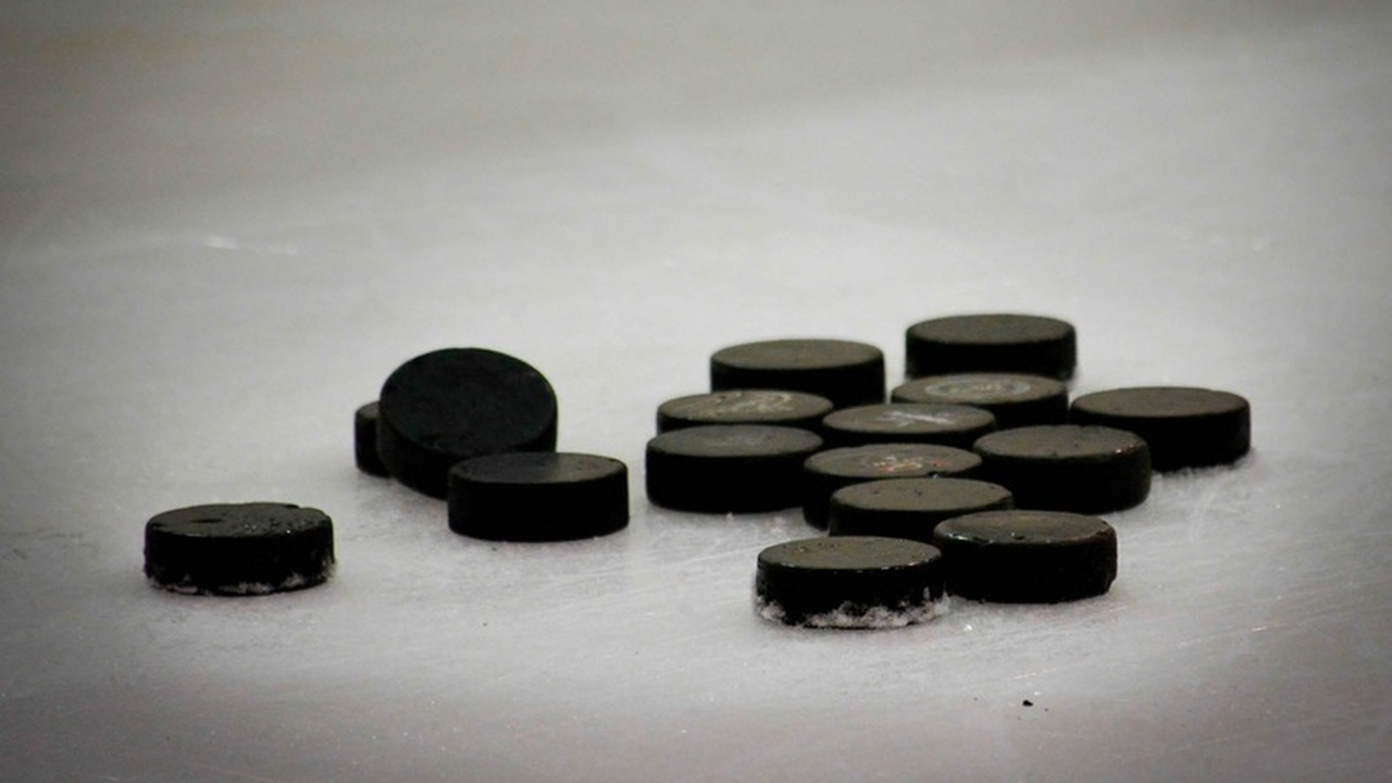 Любительский турнир по хоккею с мячом, проходив...