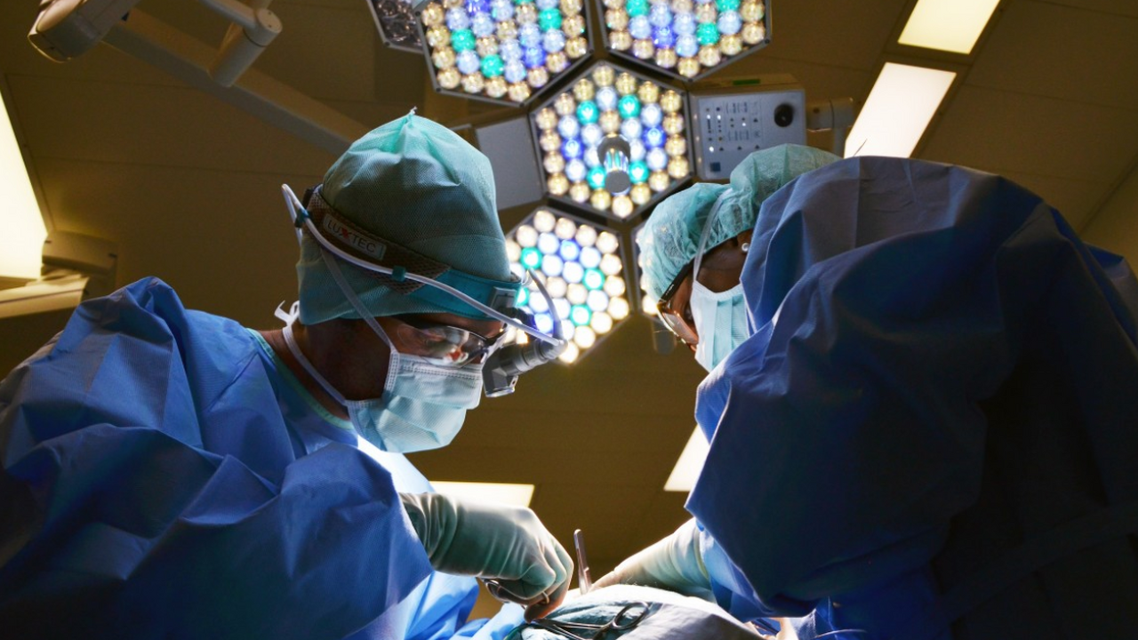 Ученые предложили новую теорию околосмертных переживаний Ощущение полёта через тоннель, встреча с умерши...