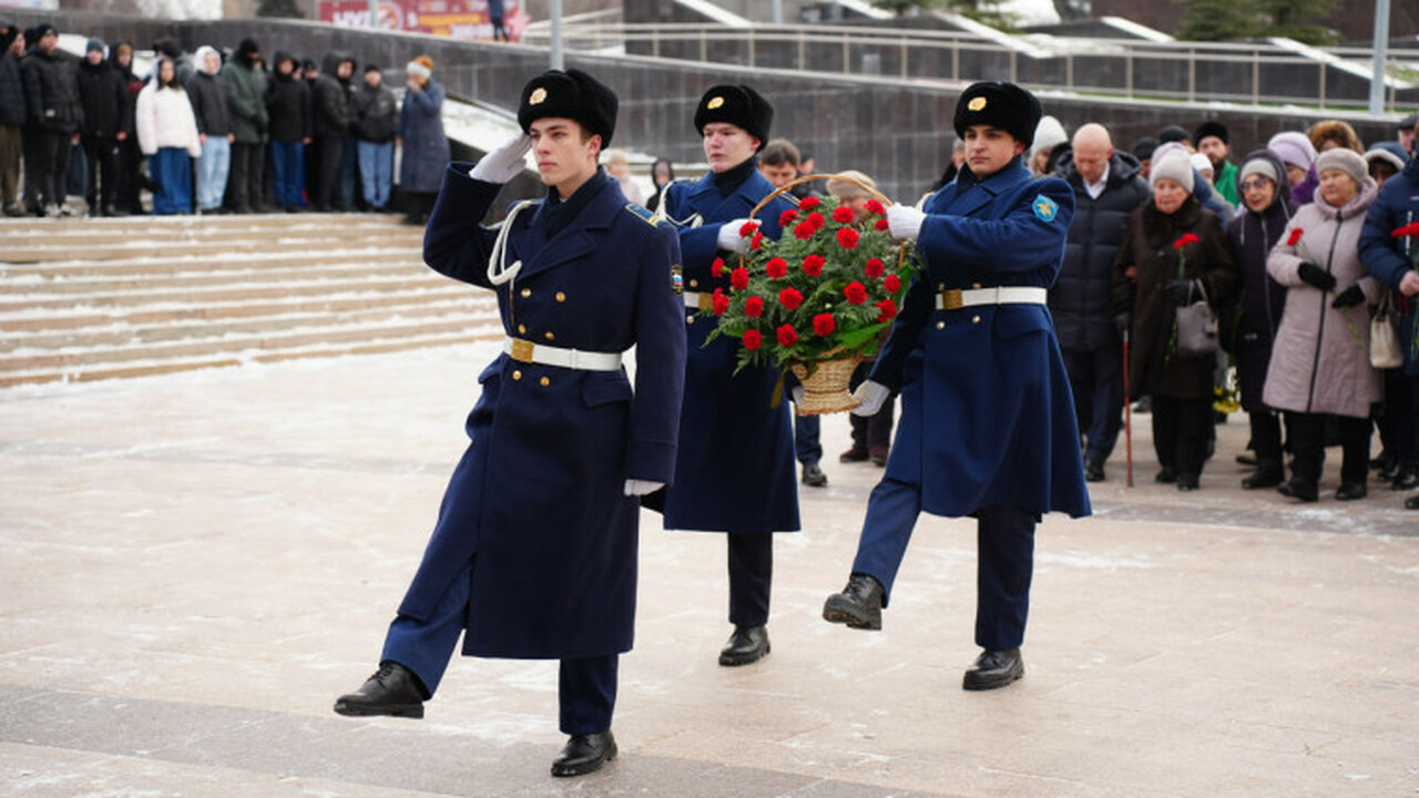 В Ульяновске почтили память погибших в Чечне земляков В Ульяновске прошла церемония, посвященная памя...