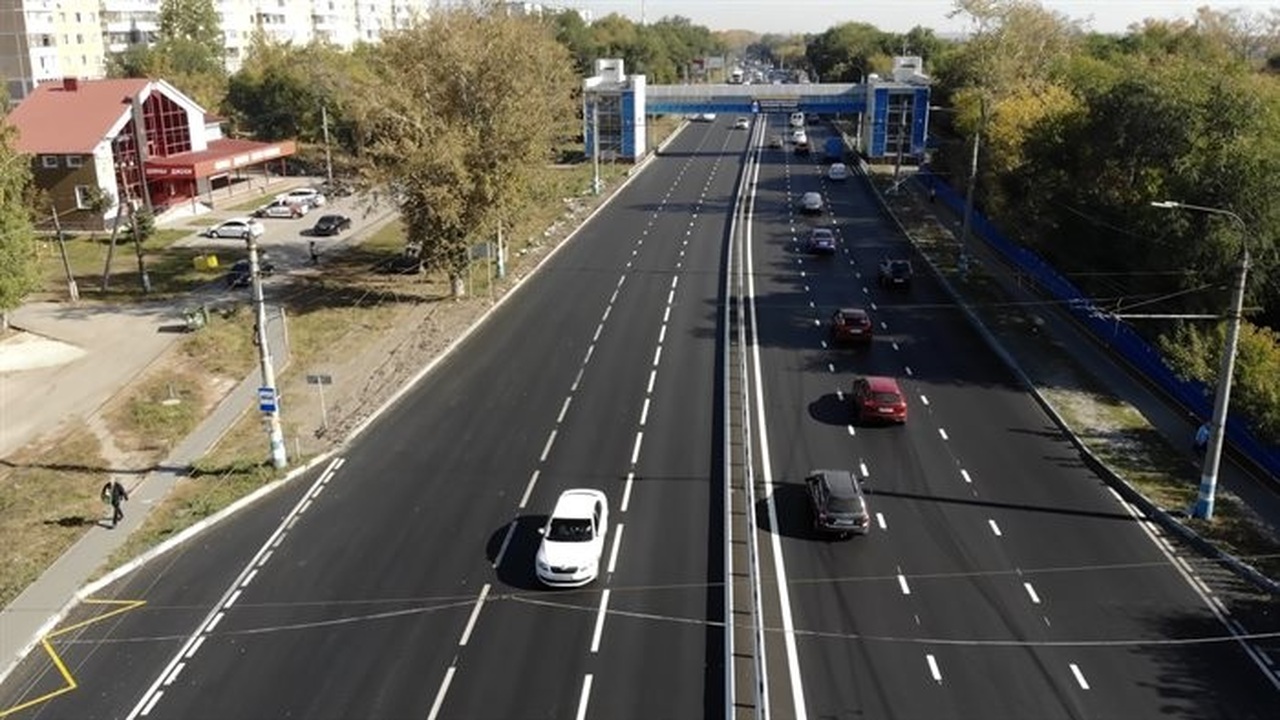 В Ульяновске на Президентском мосту поменяли до...