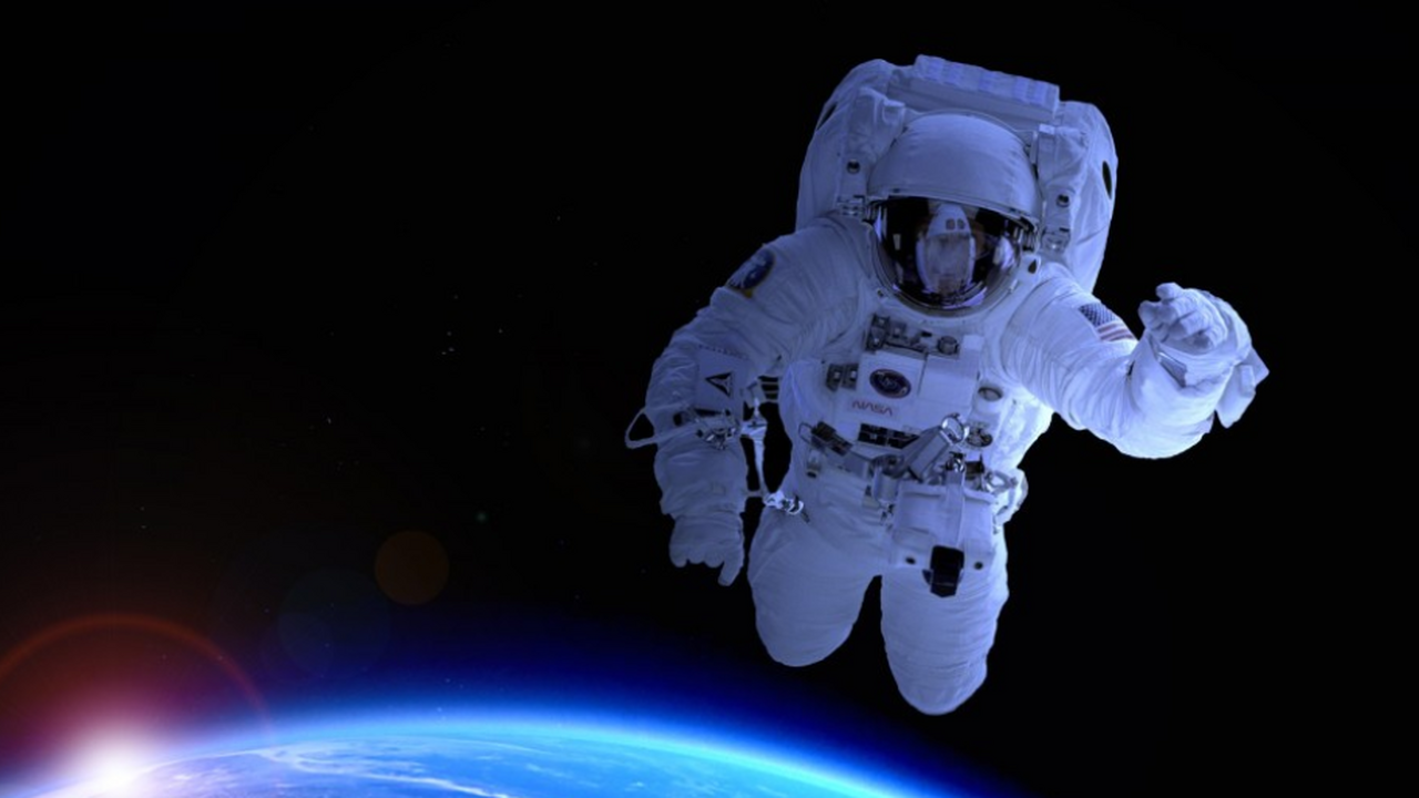 Скафандр AxEMU прошел заводские тесты и готовится к миссии Artemis III Передовой скафандр AxEMU, созданный для лунной ...