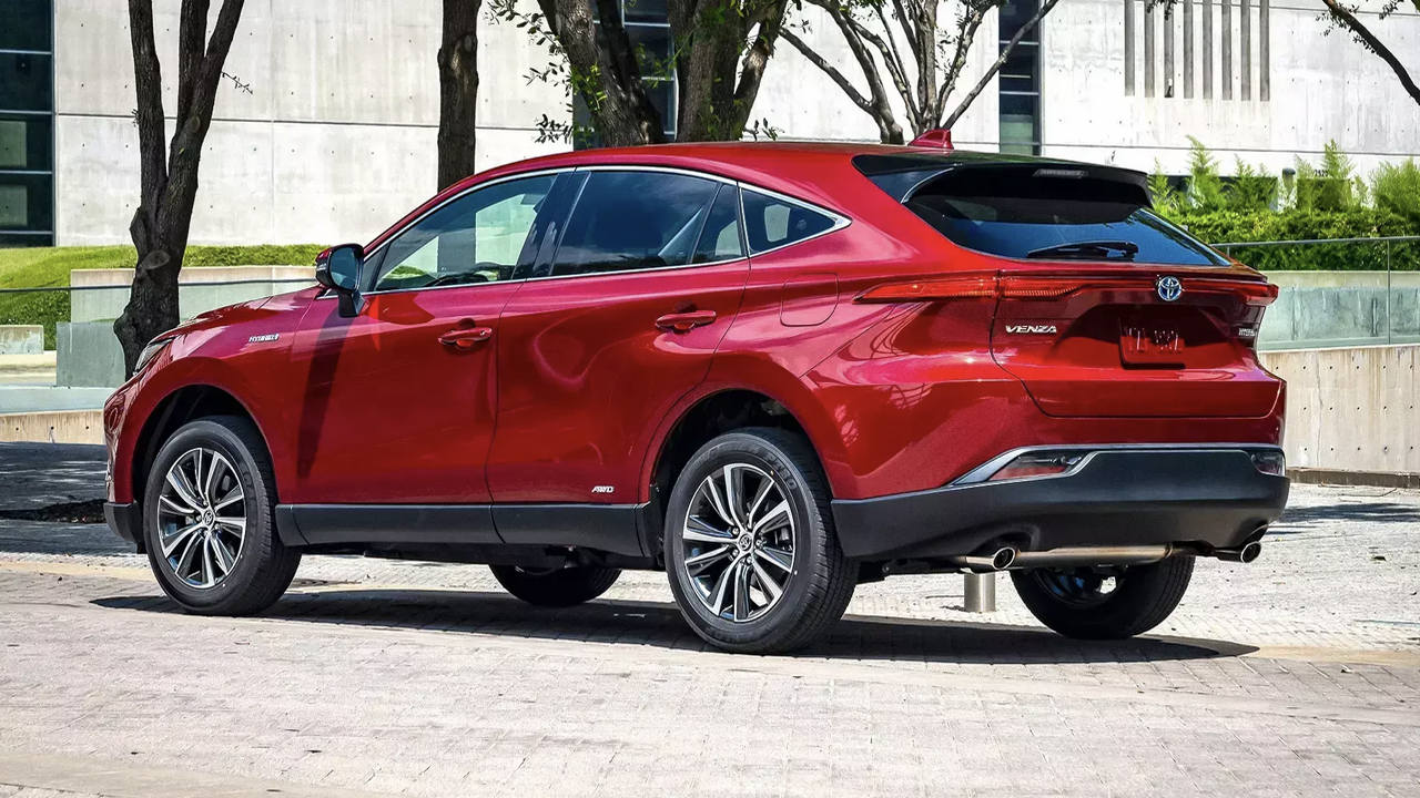 Автобренды готовят новинки для российского рынка Японский автопроизводитель Toyota и южнокорейск...