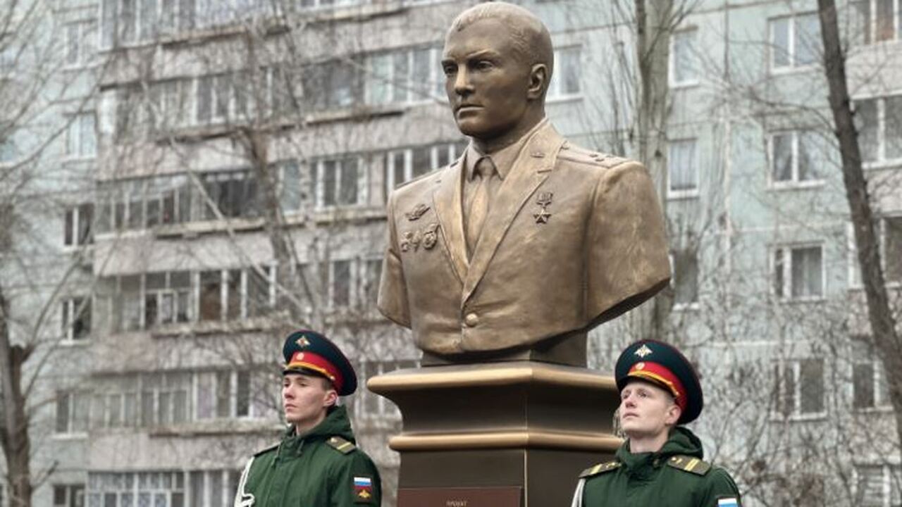 В Ульяновске состоялось открытие бюста Герою Ро...