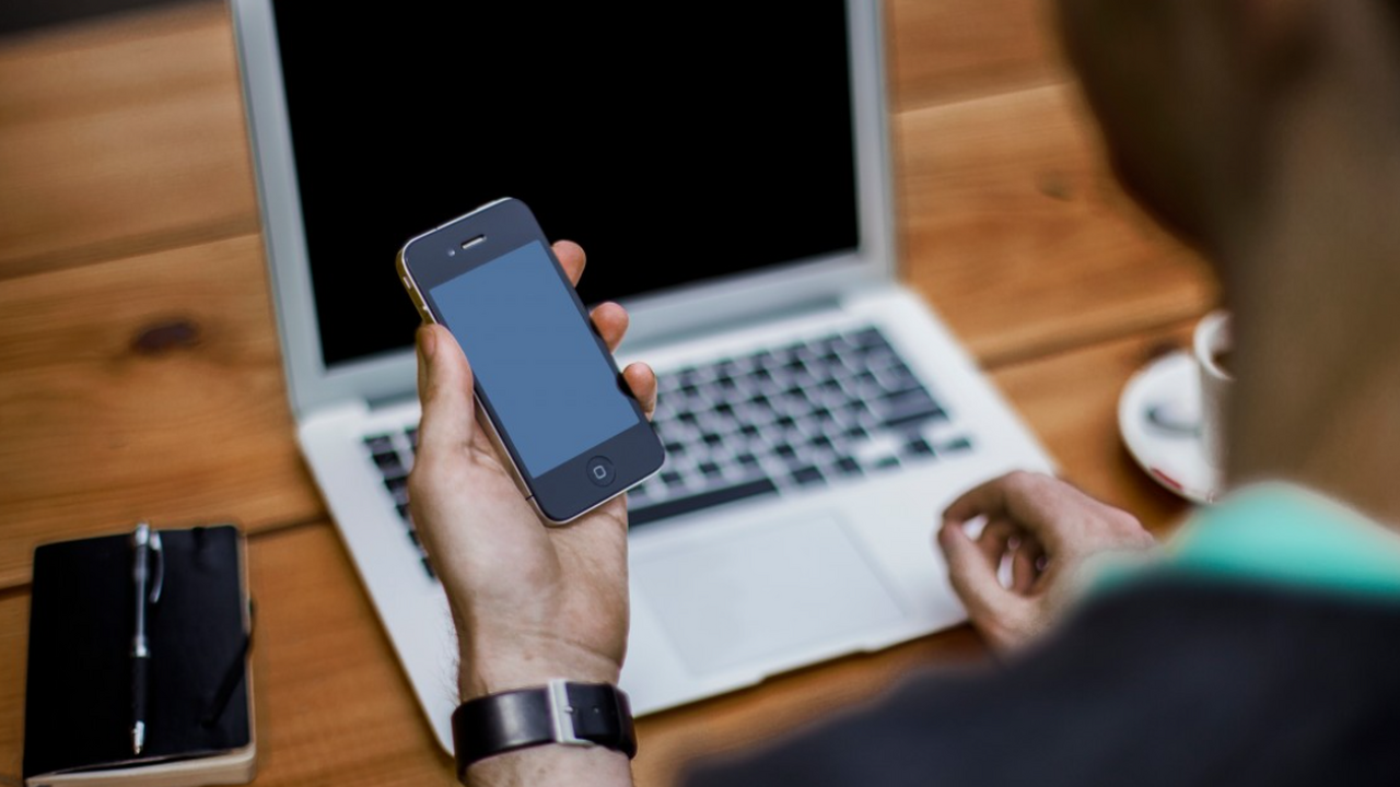 Цифровые технологии и ИИ могут помочь людям с деменцией Исследование Университета Бата показало, что лю...