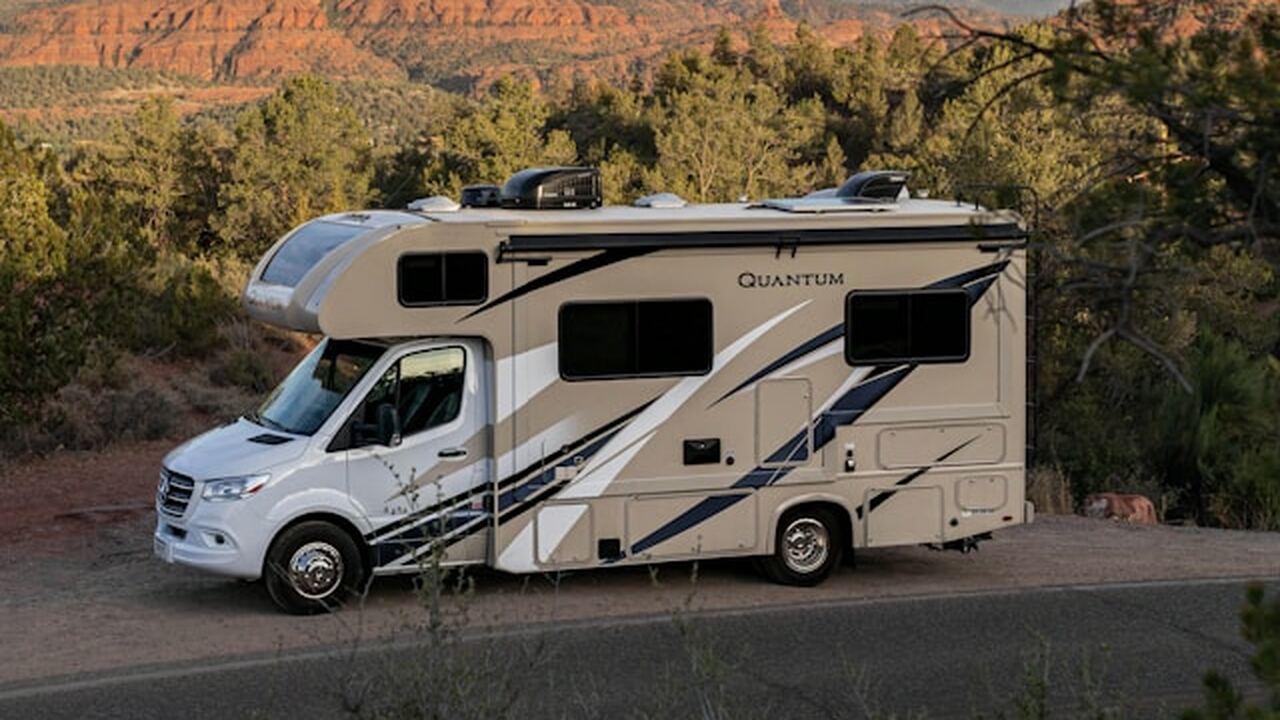 В Москве выставили на продажу автодом, построен...