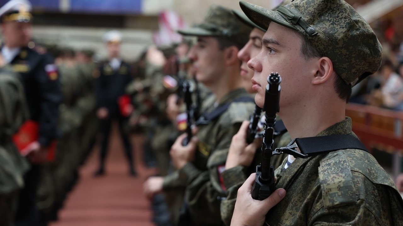 Резервисты в Ульяновске, которые защищают объекты, будут приравнены к военным В России набирает обороты формирование добровол...