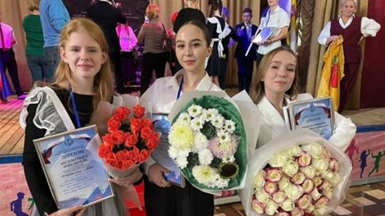 Две яркие представительницы ульяновского школьн...