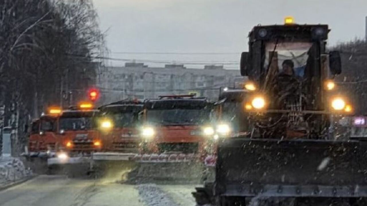 Дорожники борются с зимними напастями в Ульяновске В Ульяновске продолжаются работы по обеспечению...