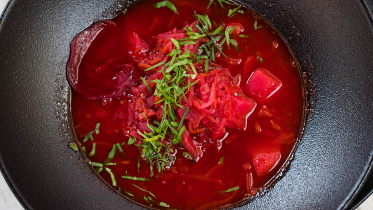 Почему в старину клали сахар в борщ: неожиданный прием, который меняет вкус Наши бабушки знали, что одна ложка сахара спосо...
