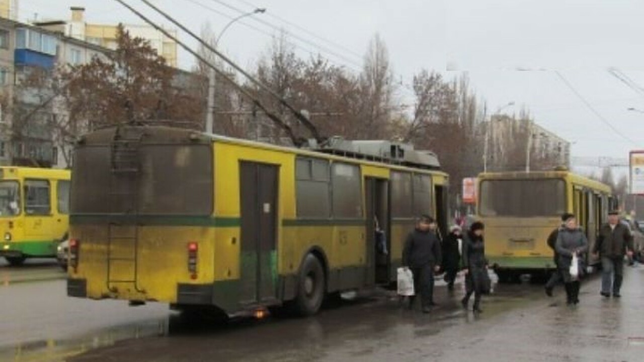 В Ульяновске три подростка разбили стекло в тро...