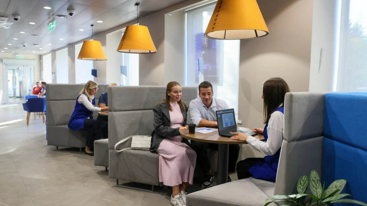 По данным ВТБ, средний остаток свободных средст...